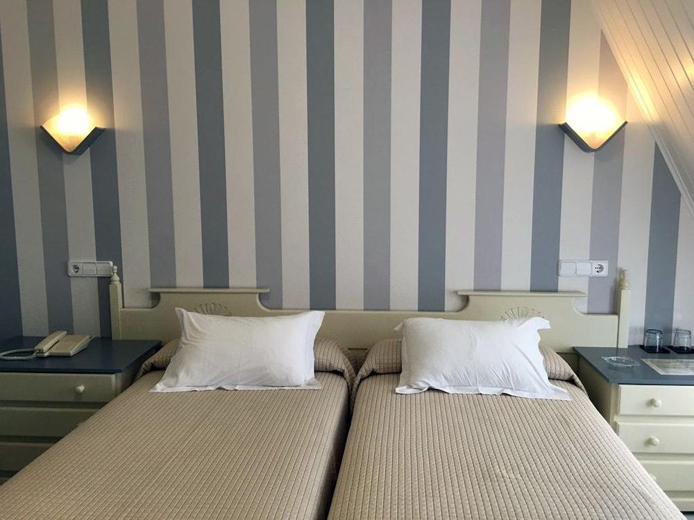 Hotel Piramide Portonovo Eksteriør billede