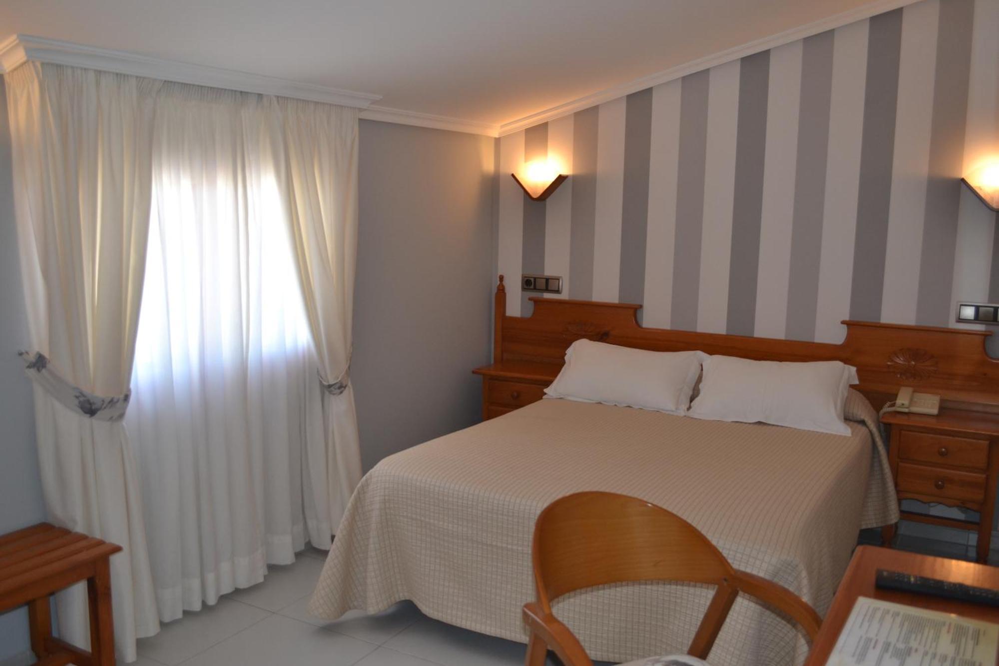 Hotel Piramide Portonovo Værelse billede