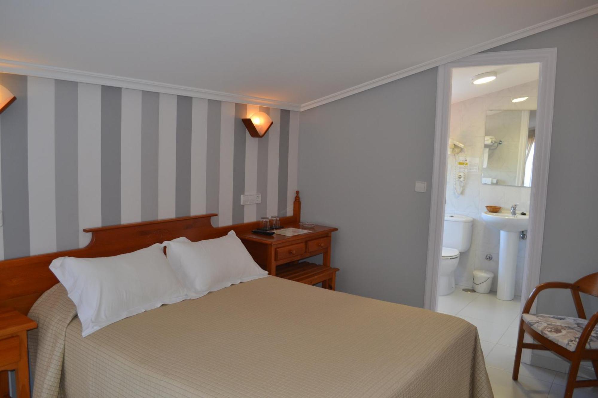 Hotel Piramide Portonovo Værelse billede