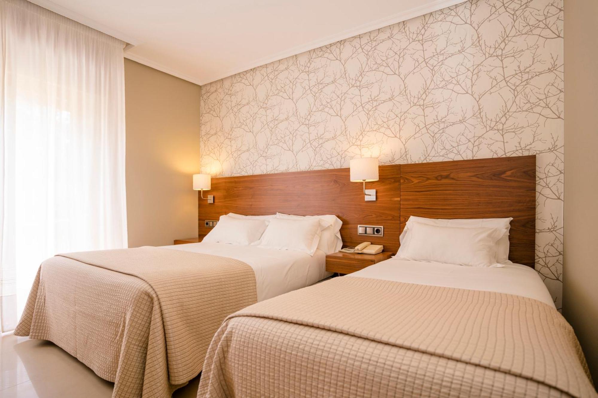 Hotel Piramide Portonovo Værelse billede