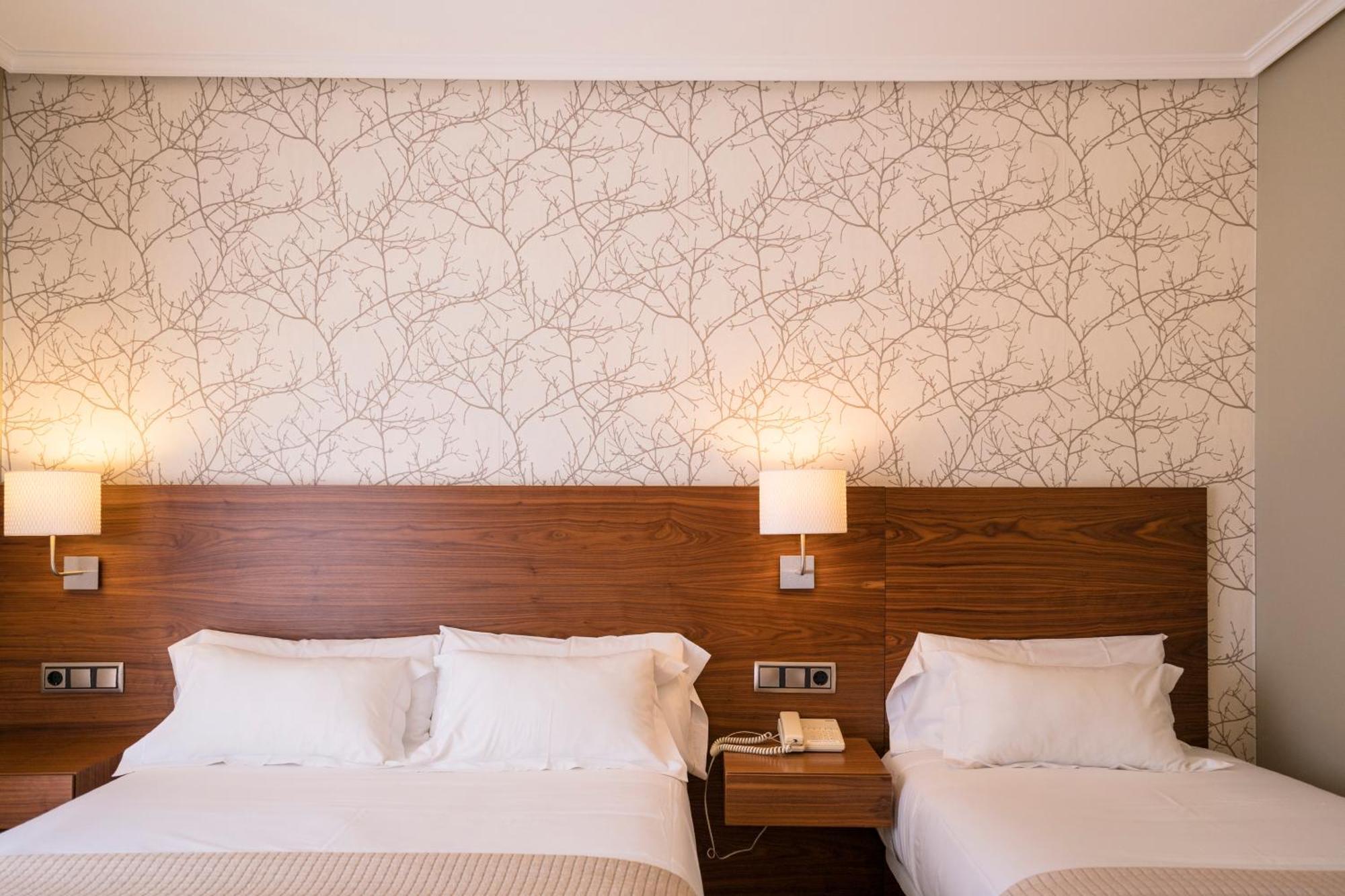 Hotel Piramide Portonovo Værelse billede